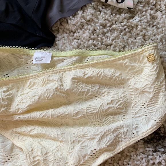 Bundle of Underwear Size Small - Picture 2 of 6